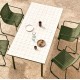 Silla Arvin Swirl en tejido chenilla beige y patas de madera de roble VeryForma